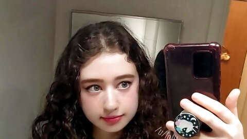 Showing off my curls and my 4'11 and 89Ib body... ??