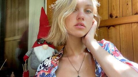 I’m 20, only 4’11, but still have no tits ?