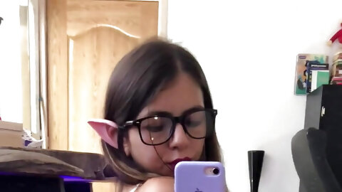 Good morning, I'll be the elf girl... Would you like to see the elf girl eat a cock?