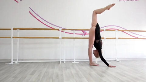 Anna Sigarga - Incredible Russian Gymnast